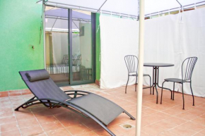 Urban Manesa city center apartment with private patio